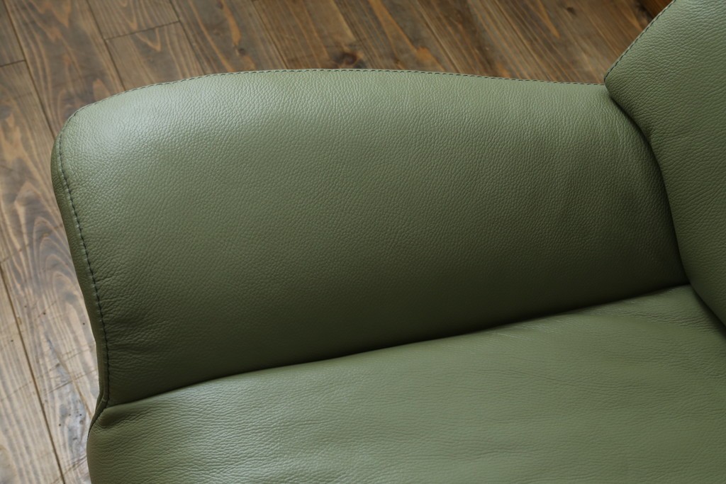 中古　美品　カリモク家具(karimoku)　Chitano(チターノ)　木製フレームがアクセントのレザーソファ　定価約29万円　(R-086400)