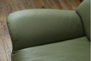 中古　美品　カリモク家具(karimoku)　Chitano(チターノ)　木製フレームがアクセントのレザーソファ　定価約29万円　(R-086400)