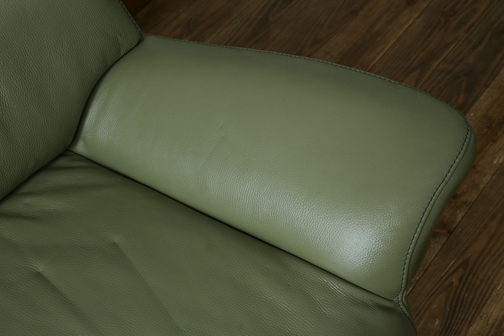 中古　美品　カリモク家具(karimoku)　Chitano(チターノ)　木製フレームがアクセントのレザーソファ　定価約29万円　(R-086400)