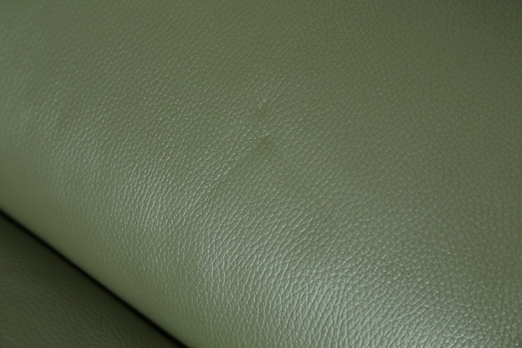 中古　美品　カリモク家具(karimoku)　Chitano(チターノ)　木製フレームがアクセントのレザーソファ　定価約29万円　(R-086400)