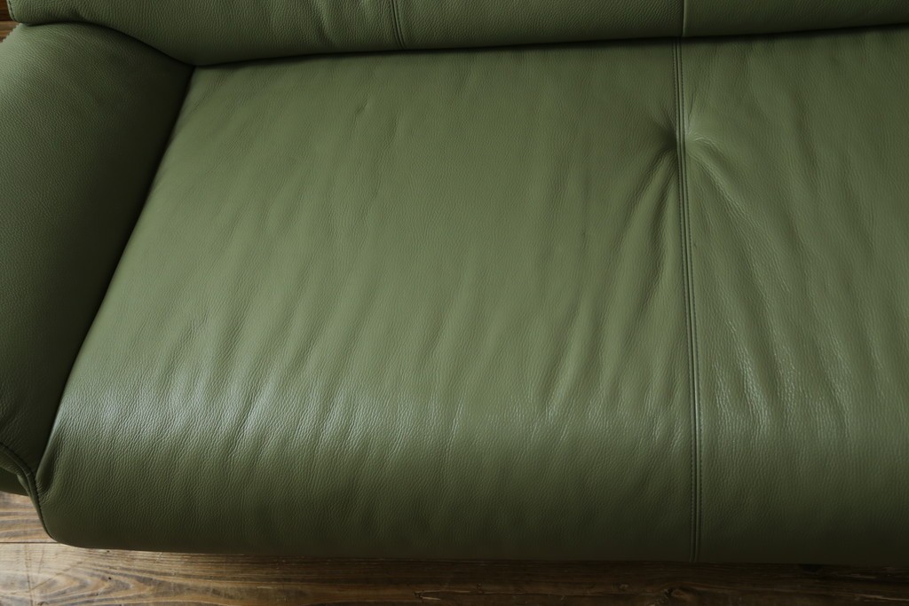 中古　美品　カリモク家具(karimoku)　Chitano(チターノ)　木製フレームがアクセントのレザーソファ　定価約29万円　(R-086400)