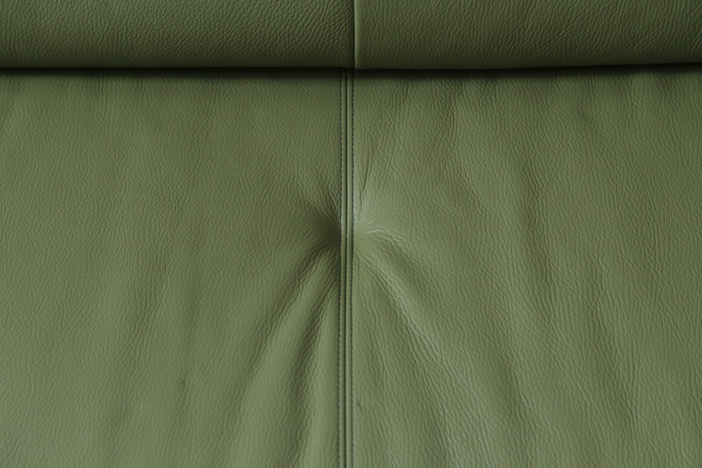 中古　美品　カリモク家具(karimoku)　Chitano(チターノ)　木製フレームがアクセントのレザーソファ　定価約29万円　(R-086400)