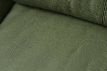 中古　美品　カリモク家具(karimoku)　Chitano(チターノ)　木製フレームがアクセントのレザーソファ　定価約29万円　(R-086400)