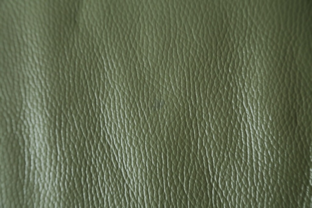 中古　美品　カリモク家具(karimoku)　Chitano(チターノ)　木製フレームがアクセントのレザーソファ　定価約29万円　(R-086400)