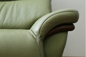 中古　美品　カリモク家具(karimoku)　Chitano(チターノ)　木製フレームがアクセントのレザーソファ　定価約29万円　(R-086400)