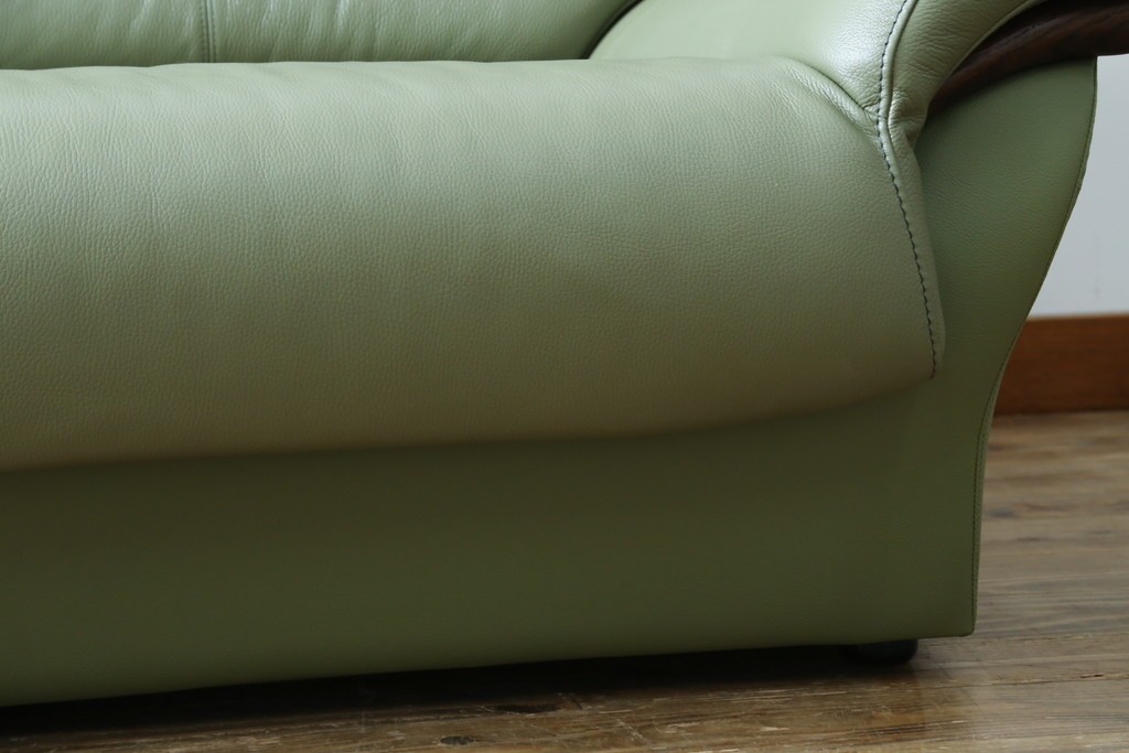 中古　美品　カリモク家具(karimoku)　Chitano(チターノ)　木製フレームがアクセントのレザーソファ　定価約29万円　(R-086400)