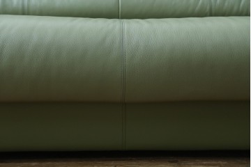 中古　美品　カリモク家具(karimoku)　Chitano(チターノ)　木製フレームがアクセントのレザーソファ　定価約29万円　(R-086400)