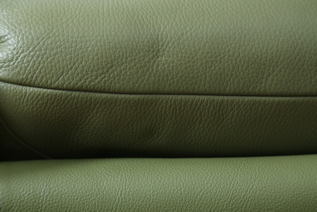 中古　美品　カリモク家具(karimoku)　Chitano(チターノ)　木製フレームがアクセントのレザーソファ　定価約29万円　(R-086400)