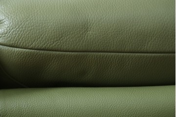 中古　美品　カリモク家具(karimoku)　Chitano(チターノ)　木製フレームがアクセントのレザーソファ　定価約29万円　(R-086400)