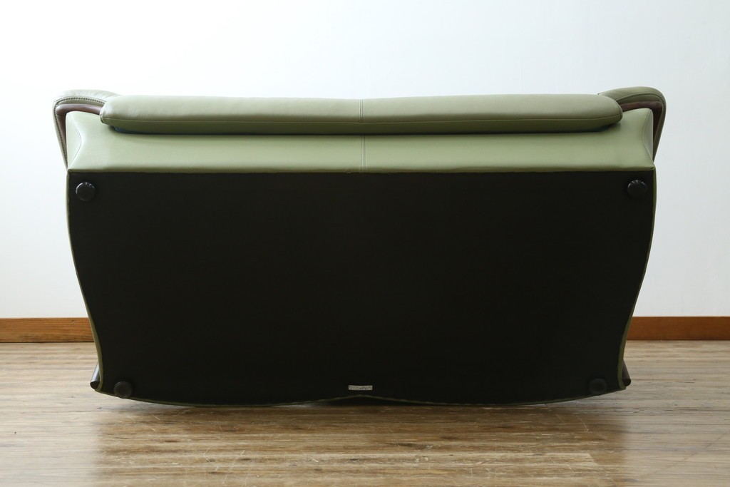 中古　美品　カリモク家具(karimoku)　Chitano(チターノ)　木製フレームがアクセントのレザーソファ　定価約29万円　(R-086400)