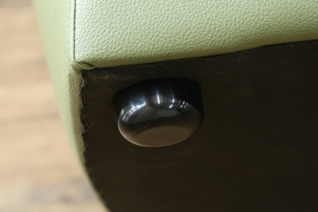 中古　美品　カリモク家具(karimoku)　Chitano(チターノ)　木製フレームがアクセントのレザーソファ　定価約29万円　(R-086400)