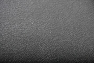 デンマークヴィンテージ　美品　Dyrlund(デューロン)　本革　チーク材のしっかりとしたフレームが印象的な3人掛けソファ　(R-086401)