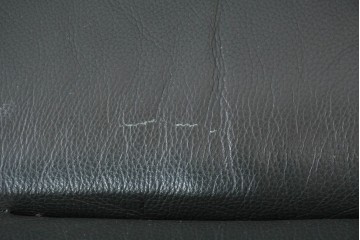 デンマークヴィンテージ　美品　Dyrlund(デューロン)　本革　チーク材のしっかりとしたフレームが印象的な3人掛けソファ　(R-086401)