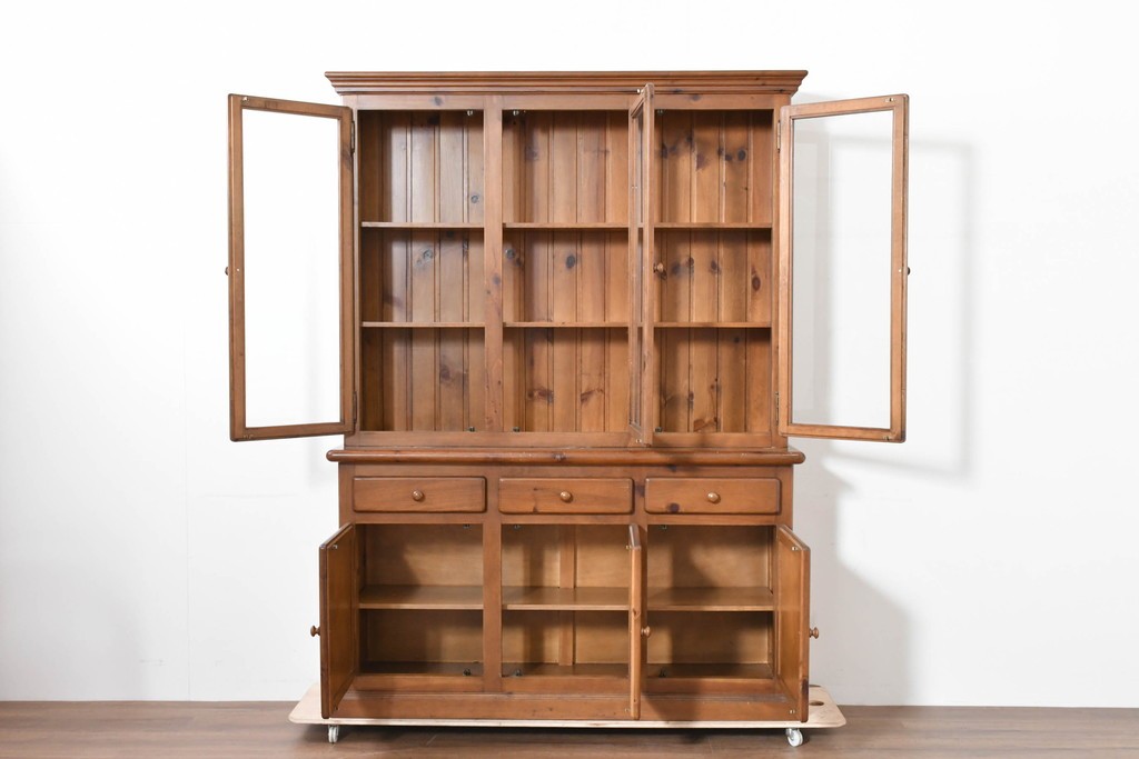 中古　美品　ACTUS(アクタス)取り扱い　バレンシアシリーズ　パイン材　花柄タイルが可愛らしいカップボード　(R-086402)