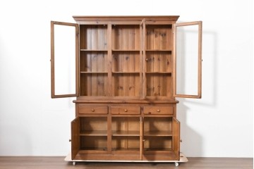 中古　美品　ACTUS(アクタス)取り扱い　バレンシアシリーズ　パイン材　花柄タイルが可愛らしいカップボード　(R-086402)