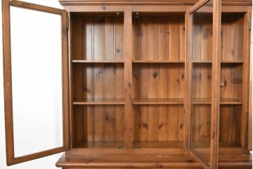 中古　美品　ACTUS(アクタス)取り扱い　バレンシアシリーズ　パイン材　花柄タイルが可愛らしいカップボード　(R-086402)