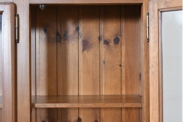 中古　美品　ACTUS(アクタス)取り扱い　バレンシアシリーズ　パイン材　花柄タイルが可愛らしいカップボード　(R-086402)