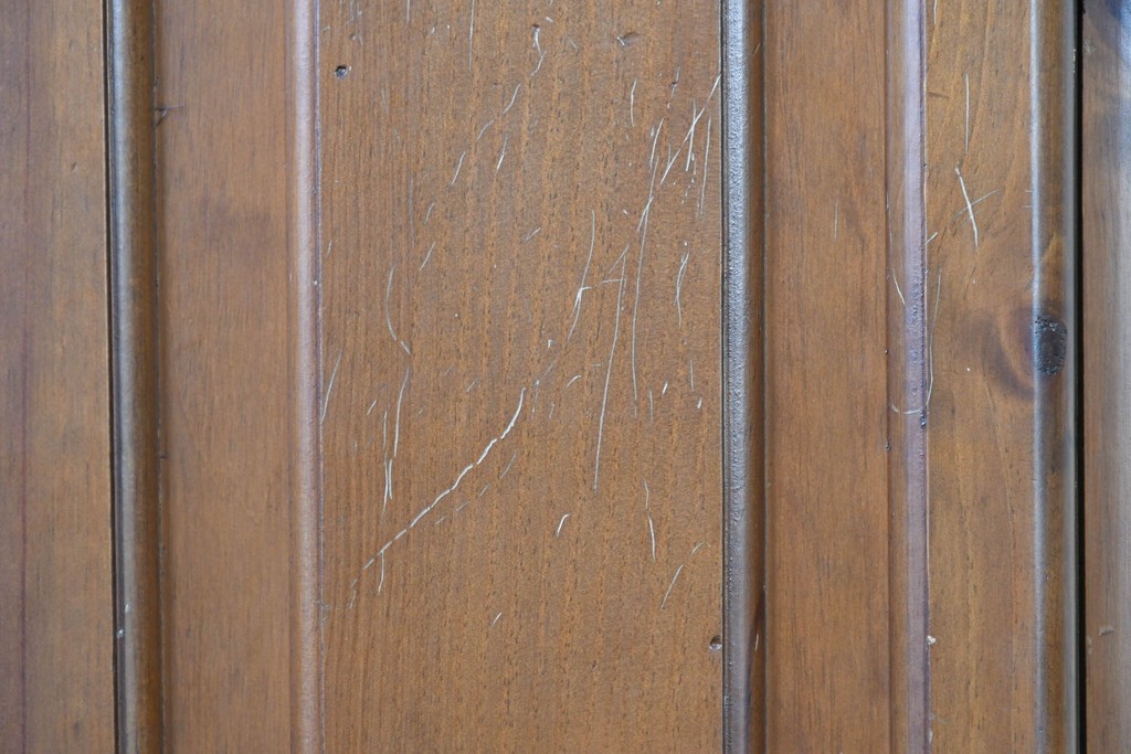 中古　美品　ACTUS(アクタス)取り扱い　バレンシアシリーズ　パイン材　花柄タイルが可愛らしいカップボード　(R-086402)