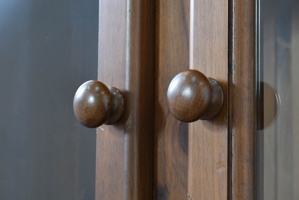 中古　美品　ACTUS(アクタス)取り扱い　バレンシアシリーズ　パイン材　花柄タイルが可愛らしいカップボード　(R-086402)