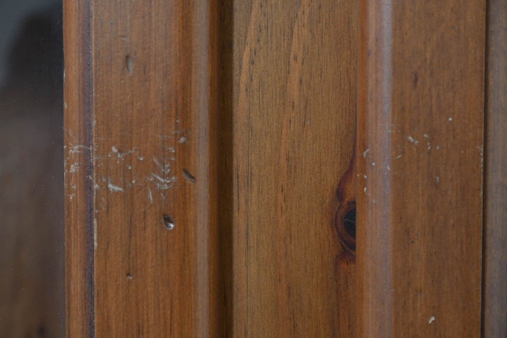 中古　美品　ACTUS(アクタス)取り扱い　バレンシアシリーズ　パイン材　花柄タイルが可愛らしいカップボード　(R-086402)