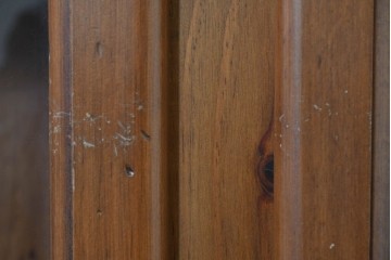 中古　美品　ACTUS(アクタス)取り扱い　バレンシアシリーズ　パイン材　花柄タイルが可愛らしいカップボード　(R-086402)