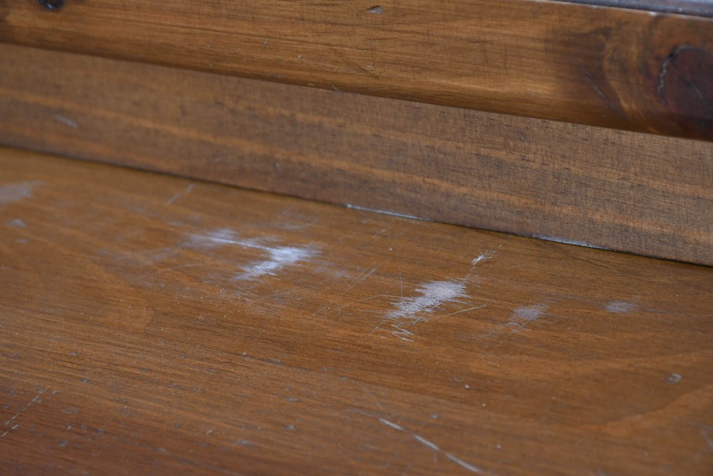 中古　美品　ACTUS(アクタス)取り扱い　バレンシアシリーズ　パイン材　花柄タイルが可愛らしいカップボード　(R-086402)