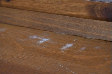 中古　美品　ACTUS(アクタス)取り扱い　バレンシアシリーズ　パイン材　花柄タイルが可愛らしいカップボード　(R-086402)