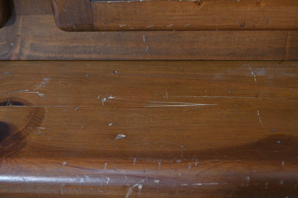 中古　美品　ACTUS(アクタス)取り扱い　バレンシアシリーズ　パイン材　花柄タイルが可愛らしいカップボード　(R-086402)