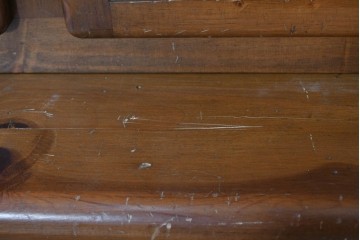 中古　美品　ACTUS(アクタス)取り扱い　バレンシアシリーズ　パイン材　花柄タイルが可愛らしいカップボード　(R-086402)