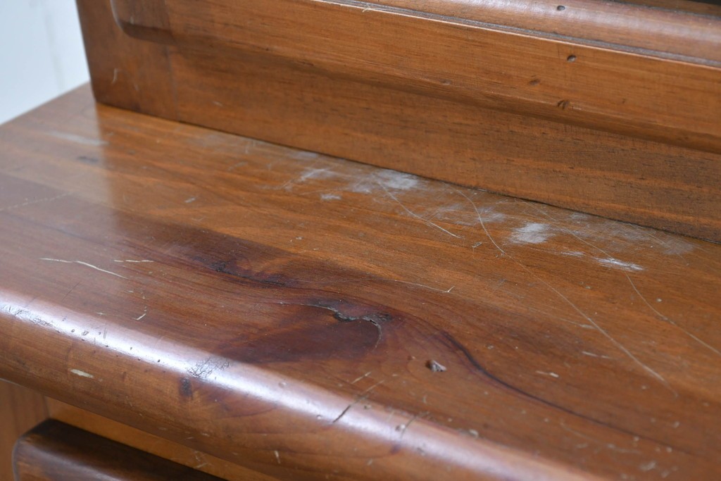 中古　美品　ACTUS(アクタス)取り扱い　バレンシアシリーズ　パイン材　花柄タイルが可愛らしいカップボード　(R-086402)