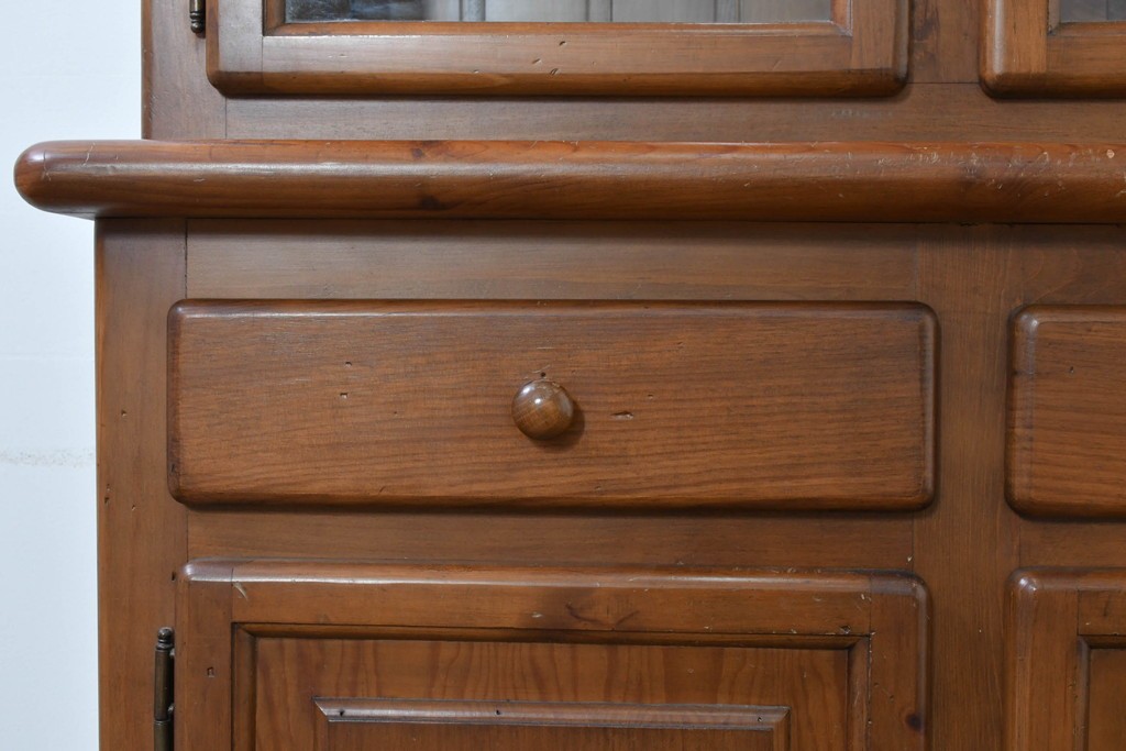 中古　美品　ACTUS(アクタス)取り扱い　バレンシアシリーズ　パイン材　花柄タイルが可愛らしいカップボード　(R-086402)