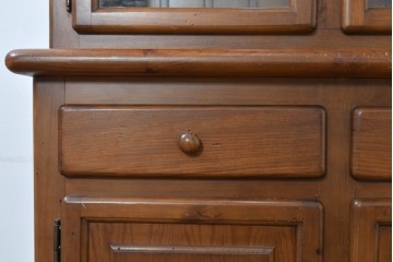 中古　美品　ACTUS(アクタス)取り扱い　バレンシアシリーズ　パイン材　花柄タイルが可愛らしいカップボード　(R-086402)