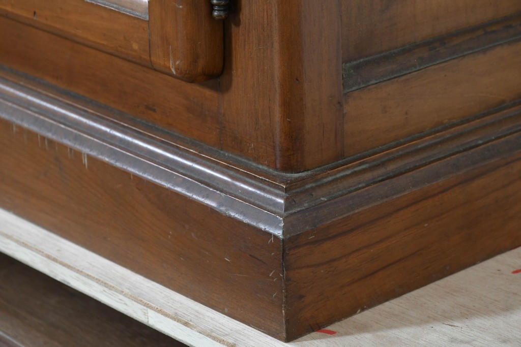 中古　美品　ACTUS(アクタス)取り扱い　バレンシアシリーズ　パイン材　花柄タイルが可愛らしいカップボード　(R-086402)