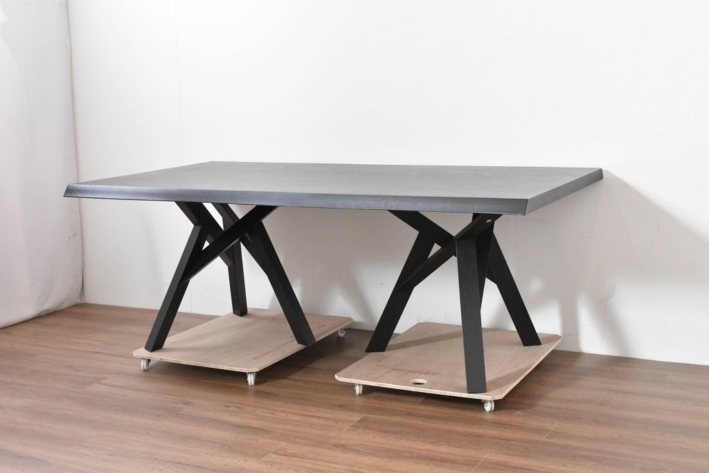 中古　超美品　モデルルーム展示品　希少な廃番品　calligaris(カリガリス)　フォルムの美しいジャングルダイニングテーブル　定価約42万円　(R-086403)