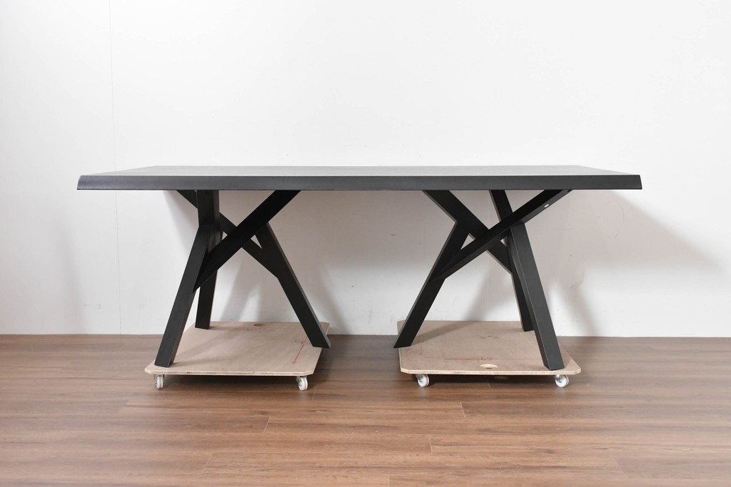 中古　超美品　モデルルーム展示品　希少な廃番品　calligaris(カリガリス)　フォルムの美しいジャングルダイニングテーブル　定価約42万円　(R-086403)