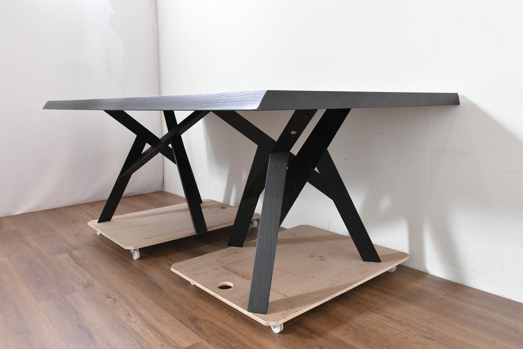 中古　超美品　モデルルーム展示品　希少な廃番品　calligaris(カリガリス)　フォルムの美しいジャングルダイニングテーブル　定価約42万円　(R-086403)