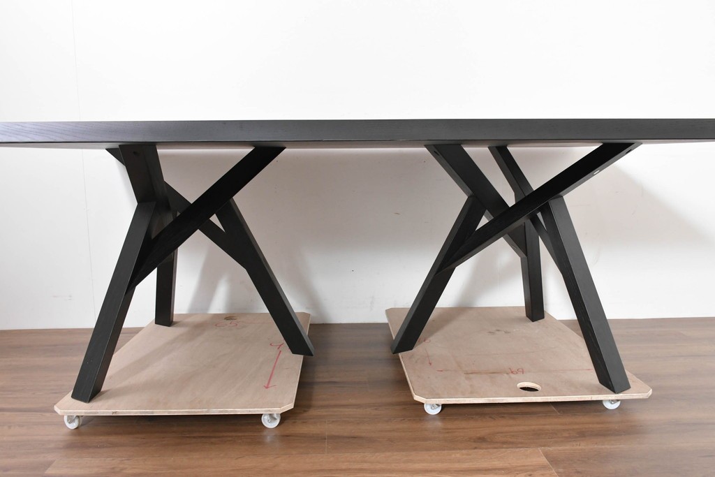 中古　超美品　モデルルーム展示品　希少な廃番品　calligaris(カリガリス)　フォルムの美しいジャングルダイニングテーブル　定価約42万円　(R-086403)