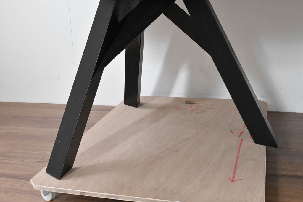 中古　超美品　モデルルーム展示品　希少な廃番品　calligaris(カリガリス)　フォルムの美しいジャングルダイニングテーブル　定価約42万円　(R-086403)