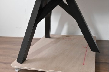 中古　超美品　モデルルーム展示品　希少な廃番品　calligaris(カリガリス)　フォルムの美しいジャングルダイニングテーブル　定価約42万円　(R-086403)