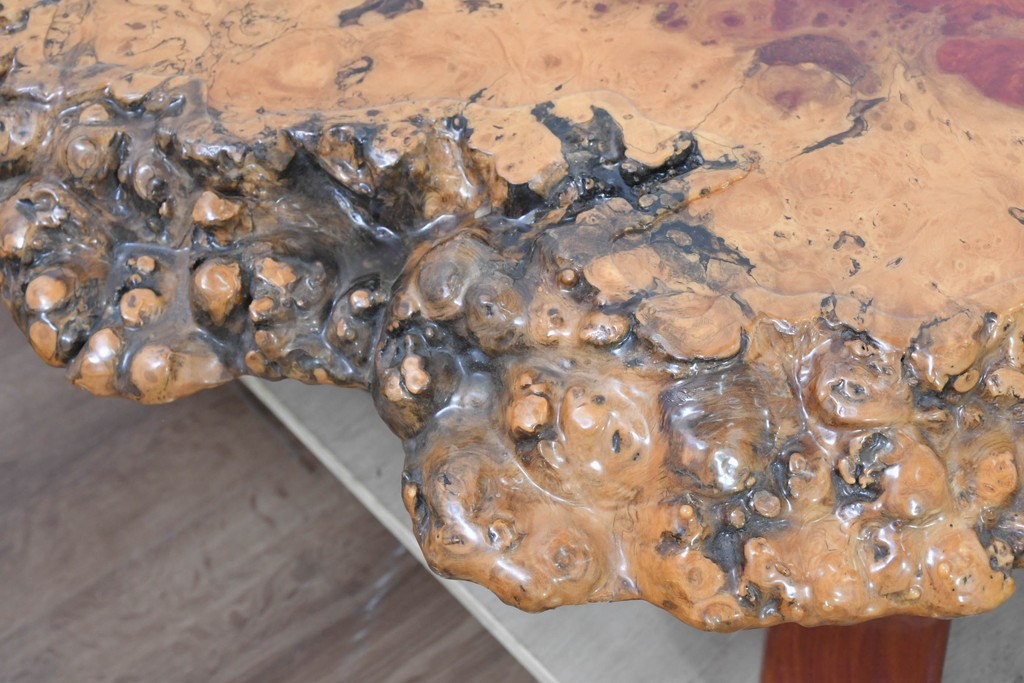 和製ヴィンテージ　花梨(カリン)材　天板の鳥眼杢と自然な輪郭が魅力の座卓　(R-086404)