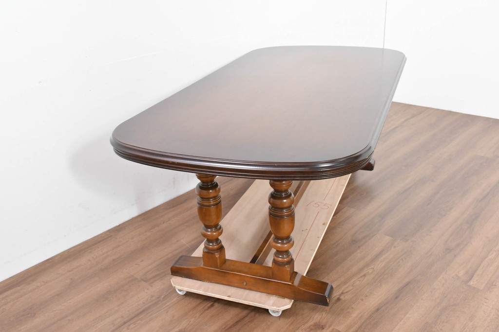 中古　美品　カリモク家具(karimoku)　COLONIAL(コロニアル)シリーズ　挽物脚のダイニングテーブル　(R-086405)