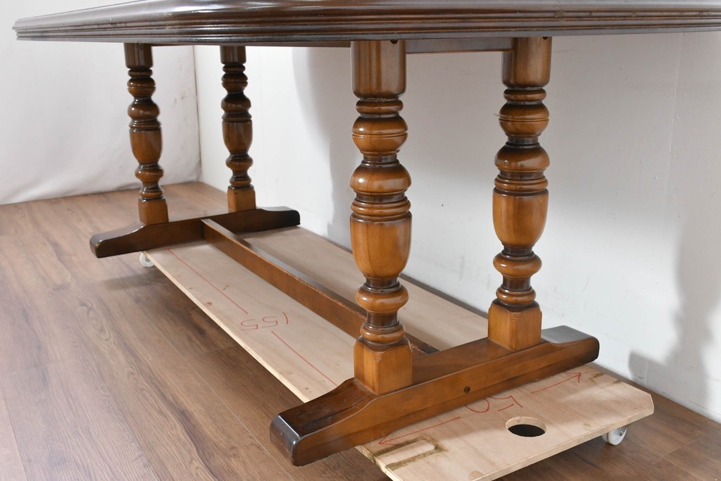 中古　美品　カリモク家具(karimoku)　COLONIAL(コロニアル)シリーズ　挽物脚のダイニングテーブル　(R-086405)