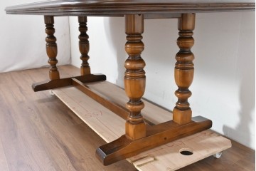 中古　美品　カリモク家具(karimoku)　COLONIAL(コロニアル)シリーズ　挽物脚のダイニングテーブル　(R-086405)