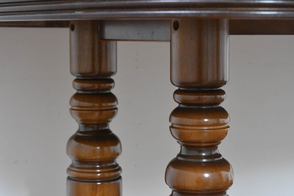 中古　美品　カリモク家具(karimoku)　COLONIAL(コロニアル)シリーズ　挽物脚のダイニングテーブル　(R-086405)