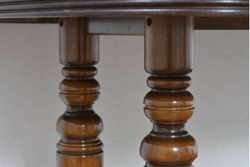 中古　美品　カリモク家具(karimoku)　COLONIAL(コロニアル)シリーズ　挽物脚のダイニングテーブル　(R-086405)