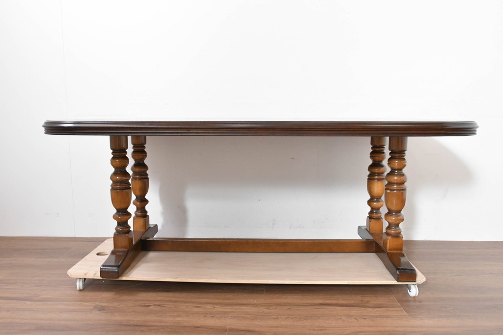 中古　美品　カリモク家具(karimoku)　COLONIAL(コロニアル)シリーズ　挽物脚のダイニングテーブル　(R-086405)