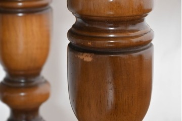 中古　美品　カリモク家具(karimoku)　COLONIAL(コロニアル)シリーズ　挽物脚のダイニングテーブル　(R-086405)