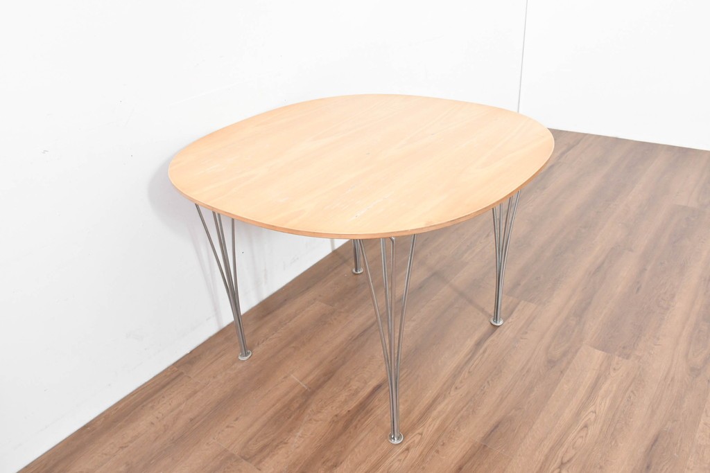 デンマークヴィンテージ　FRITZ HANSEN(フリッツハンセン)　数学的曲線でデザインされたスーパー円テーブル　現行定価約34万円　(R-086406)