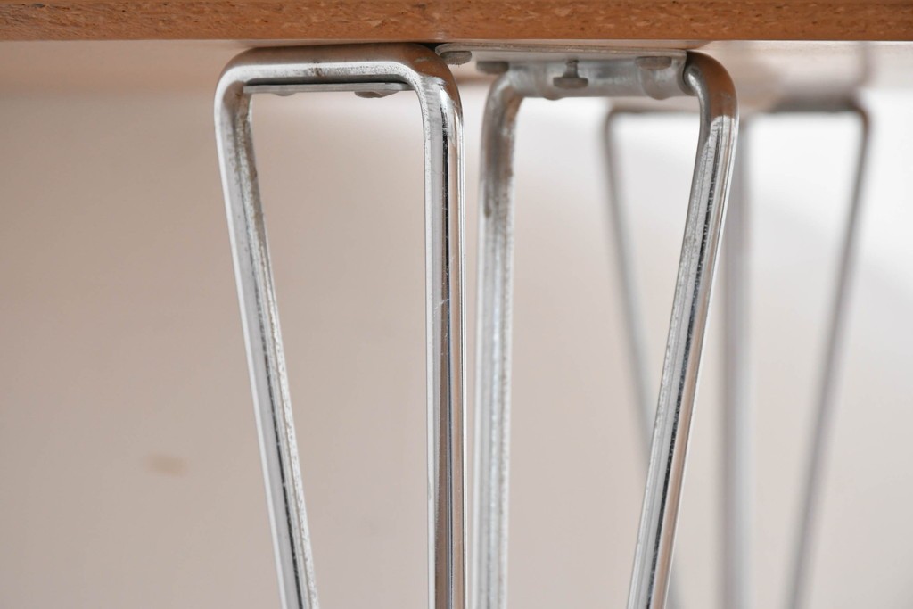 デンマークヴィンテージ　FRITZ HANSEN(フリッツハンセン)　数学的曲線でデザインされたスーパー円テーブル　現行定価約34万円　(R-086406)