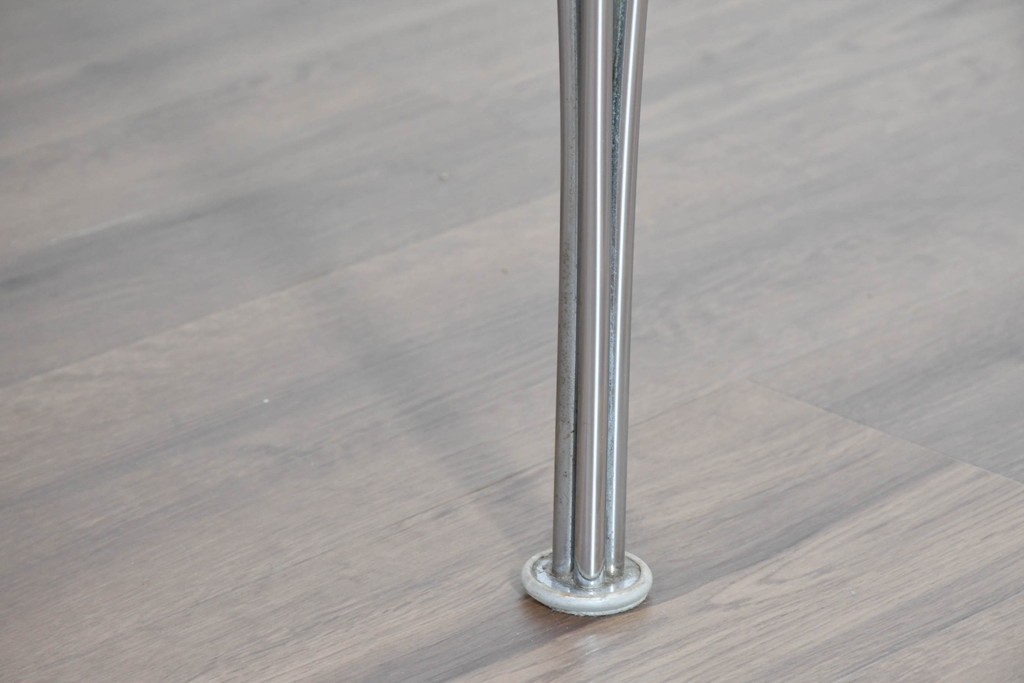 デンマークヴィンテージ　FRITZ HANSEN(フリッツハンセン)　数学的曲線でデザインされたスーパー円テーブル　現行定価約34万円　(R-086406)